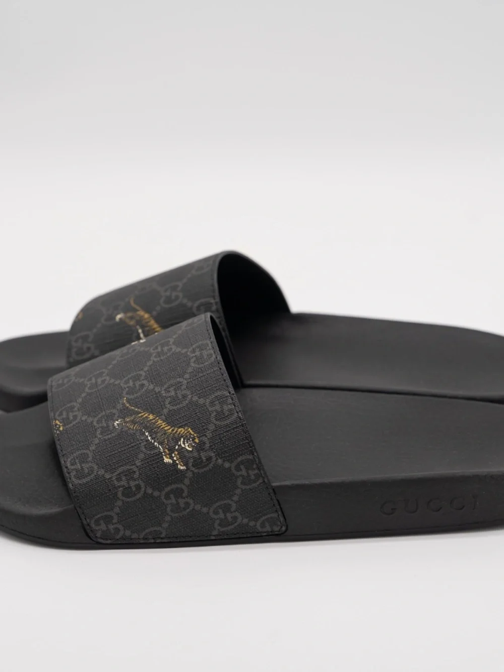Gucci Men's Slides Tiger Black Canvas Supreme size 9G 9.5 US